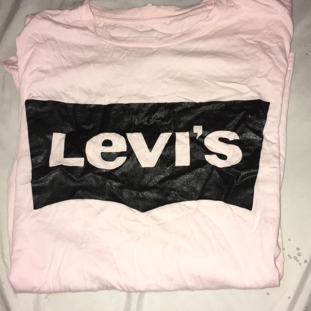 - Levi’s t shirt”NOT ORIGINAL but good quality